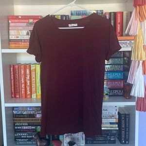 maroon cuffed sleeve crewneck tee